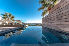 Villa classée 5 étoiles contemporaine vue magique Golfe de Saint Tropez